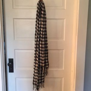 Black and white gingham scarf